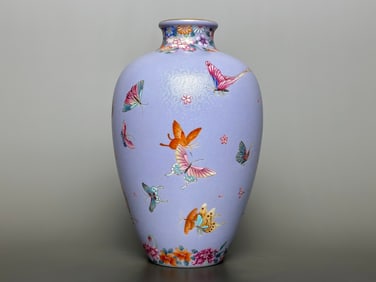 An Exquisite Famille-Rose Painted Gold Flower and Butterfly Pattern Vase