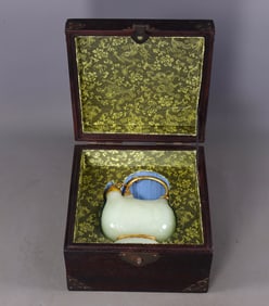 An Exquisite White Jade Cover with Gold Horse Pattern Ewer