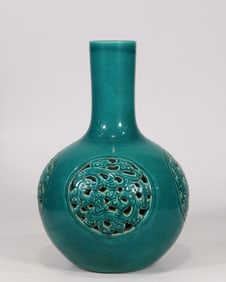 An Exquisite Green Glazed Dragon Pattern Vase