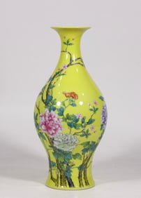 A Rare Yellow Ground Enamel Flower Pattern Vase