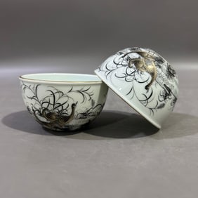 A Pair of Exquisite Ink Color Painted Gold Flower and Bird Pattern Cups
