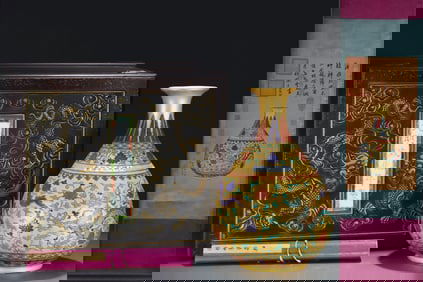 A Huge Gold Ground Wucai Lotus and Dragon Pattern Vase,With Vertical Scroll Painting on Silk