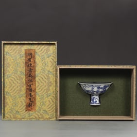 An Exquisite Blue and White Woman Pattern Stem Cup