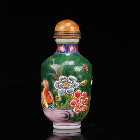 An Exquisite Glass Flower and Bird Pattern Snuff Bottle