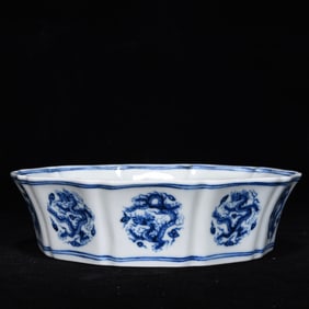An Exquisite Blue and White Auspicious Cloud and Dragon Pattern Water Pot