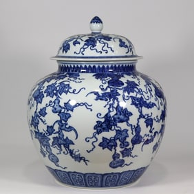 An Exquisite Blue and White Bats and Gourd Pattern Cover Jar