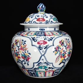 A Rare Blue and White Wucai Flower and Bird Pattern Cover Jar