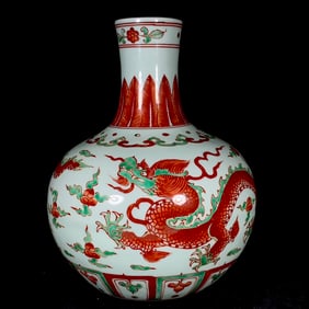 An Exquisite Wucai Auspicious Cloud and Dragon Pattern Vase
