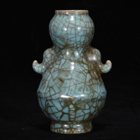 An Exquisite Ru yao Double-Ears Vase