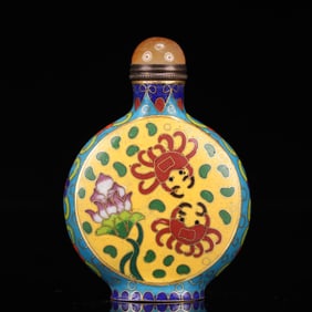 An Exquisite Cloisonne Lotus and Crab Pattern Snuff Bottle