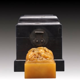 An Exquisite Tianhuang Stone Auspicious Beast Pattern Seal, with Poem
