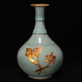 An Exquisite Ru yao Cover with Gold Poem Vase,Inlaid Gold