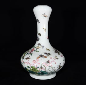An Exquisite Famille-Rose Painted Gold Flower and Butterfly Pattern Vase