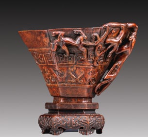 A Marvelous Eaglewood 'Chi-Dragon' Cup