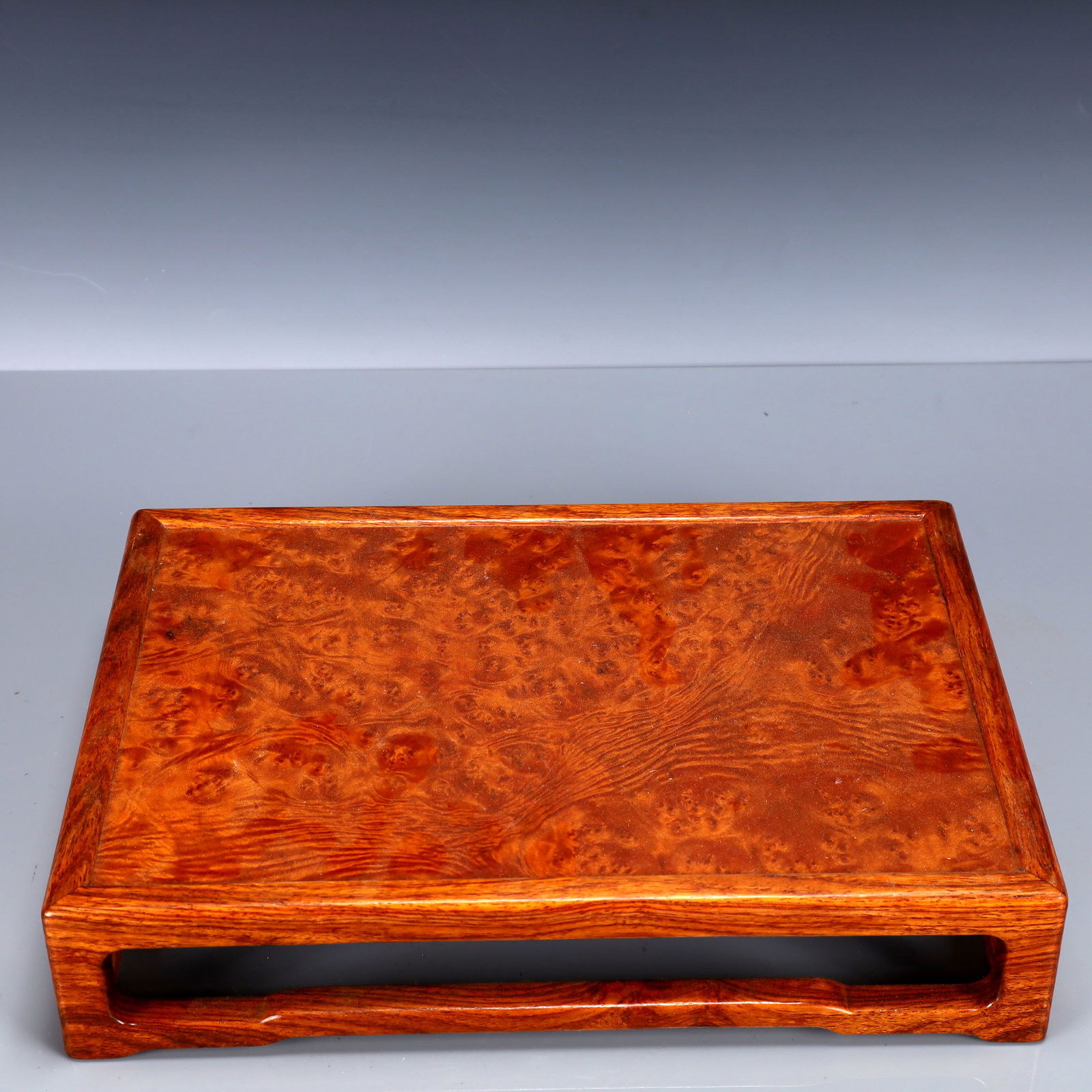 A Rare Boxwood Table: A Rare Boxwood Table,Qing Dynasty, China,Size:12.6inx8.7inx2.8in,Weight:1050g 黄杨木桌子,中国清代