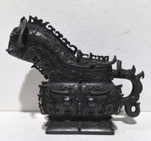 An Archaic Bronze Taotie Pattern Beast-Shaped Cup