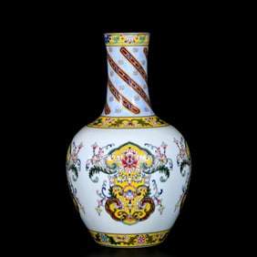 An Exquisite Enamel Lotus Pattern Vase