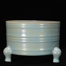 An Exquisite Ru yao Sky Blue Glazed Tripod Jar