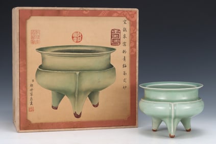 An Exquisite Longquan yao Celadon Glazed Tripod Censer