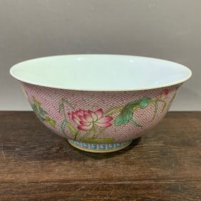 An Exquisite Enamel Flower Pattern Bowl