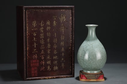 A Precious Guan yao Vase