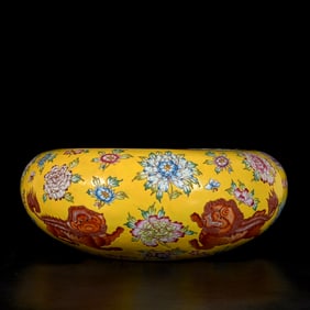A Rare Enamel Flower and Lion Pattern Brush Washer