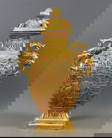 An Exquisite Gilt Bronze Phoenix Pattern Dragon-Ears Bottle,Inlaid Gems