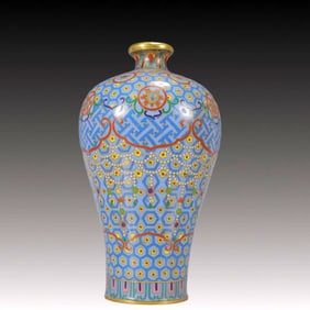 An Exquisite Cloisonne Flower Pattern Vase