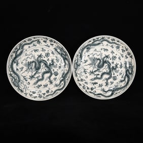 A Pair of Exquisite Blue and White Auspicious Cloud and Dragon Pattern Plates