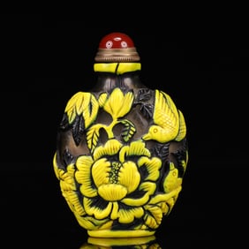 An Exquisite Glass Flower and Bird Pattern Snuff Bottle
