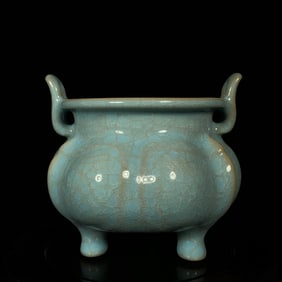 An Exquisite Ru yao Double-Ears and Tripod Censer