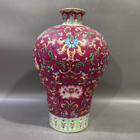 A Rare Enamel Painted Gold Flower Pattern Vase