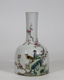 An Exquisite Famille-Rose Painted Gold Flower and Bird Pattern Vase,With Poem