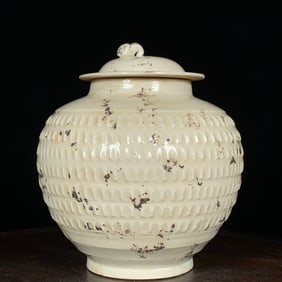 An Exquisite Ding yao Cover Jar