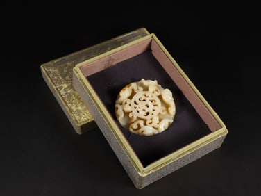 An Exquisite White Jade Chi-Dragon Pattern Pendant