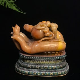 An Exquisite Shoushan Stone Bergamot Ornament