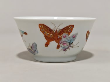 An Exquisite Famille-Rose Butterfly Pattern Cup