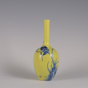 An Exquisite Blue and White Yellow Glazed Flower and Bird Pattern Vase