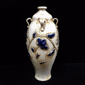 An Exquisite Ding yao Lotus Pattern Vase