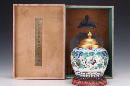 An Exquisite Doucai Painted Gold Flower and Butterfly Pattern Jar