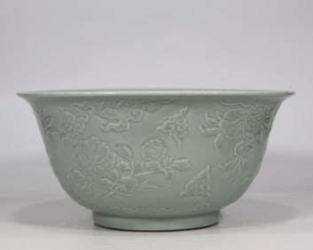 An Exquisite Celadon Glazed Flower Pattern Bowl