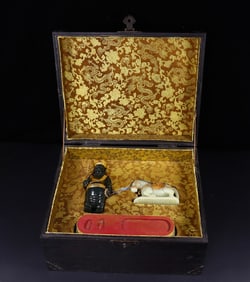 A Set of Fine White Jade Cover with Gold Figure Horse Ornament