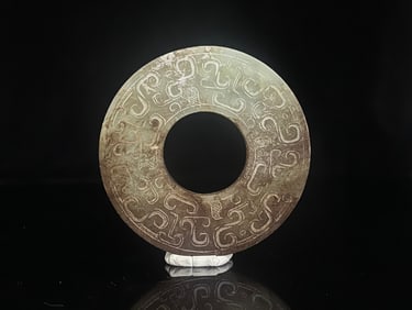 An Exquisite White Jade Dragon Pattern Pendant