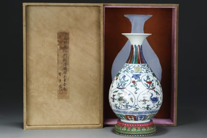 An Exquisite Doucai Painted Gold Lotus Pattern Crane Pattern Vase
