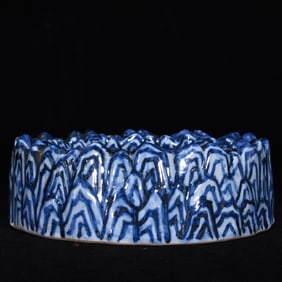 An Exquisite Blue and White Dragon Pattern Brush Washer