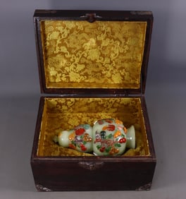 An Exquisite White Jade Inlaid Gems Flower and Fruit Pattern Gourd-Shaped Vase