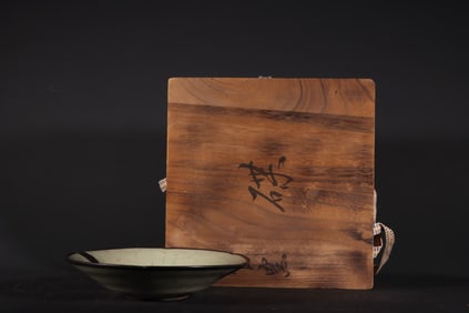 An Exquisite Guan yao Yellow Glazed Plate