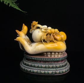 An Exquisite Shoushan Stone Bats and Peach Pattern Bergamot Ornament