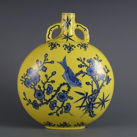 An Exquisite Blue and White Yellow Glazed Flower and Bird Pattern Double-Ears Vase