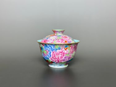 An Exquisite Enamel Flower Pattern Bowl